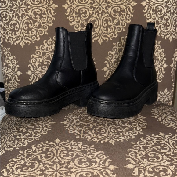 Forever 21 Black Ankle Boots - Picture 3 of 9
